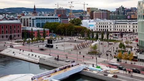 Verkehrsfluss-Hauptplatz-In-Der-Innenstadt-Von-Oslo